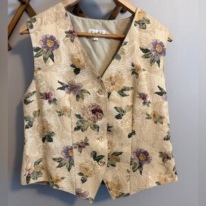 Vintage brocade floral vest Grannycore cottage core butter yellow M